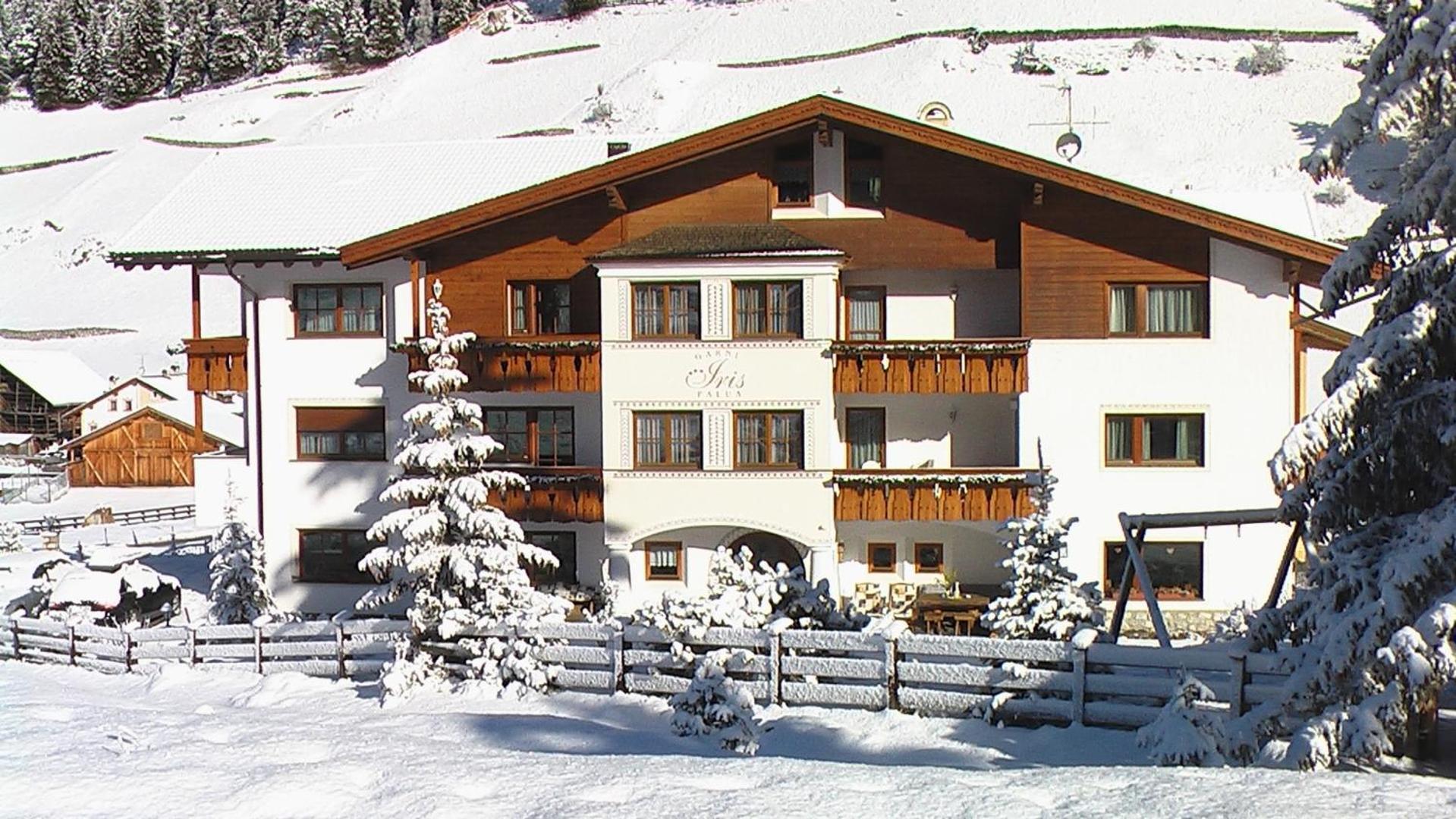Garni Hotel Iris Wolkenstein in Gröden Exterior foto